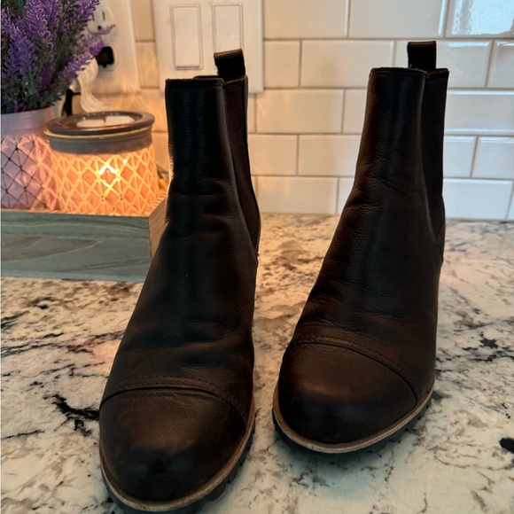 Women’s Ugg wedge shoes black size 6 lovely - Picture 7 of 15